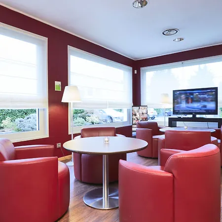 Hotel Campanile - Le Vesinet 3*