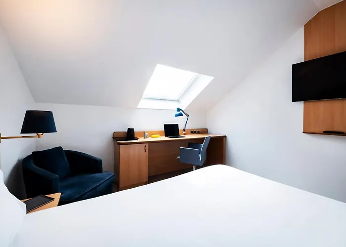 Campanile - Le Vesinet Отель 3*